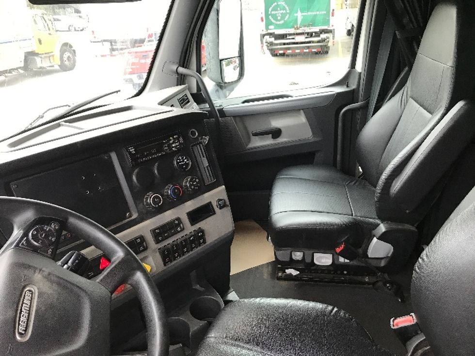 Sleeper Tractor-Heavy Duty Tractors-Freightliner-2020-T12664ST-Delta-BC-831,324\n\t\tkm-$ 76,500 - Image 10