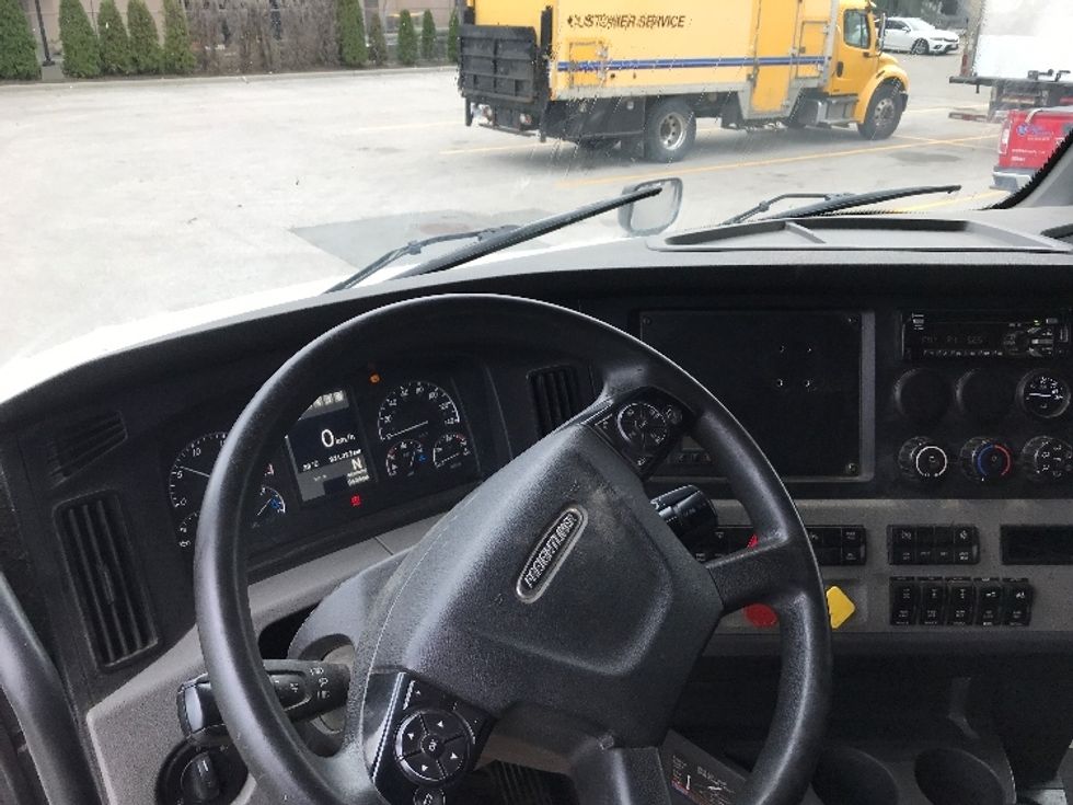 Sleeper Tractor-Heavy Duty Tractors-Freightliner-2020-T12664ST-Delta-BC-831,324\n\t\tkm-$ 76,500 - Image 11