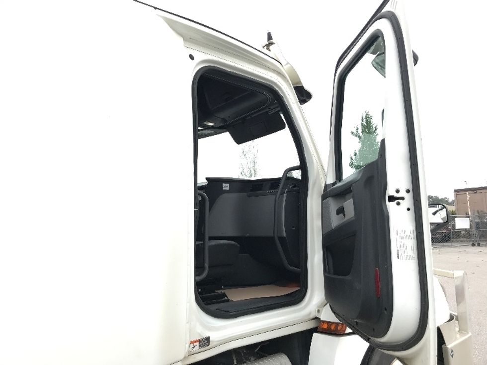 Sleeper Tractor-Heavy Duty Tractors-Freightliner-2020-T12664ST-Delta-BC-831,324\n\t\tkm-$ 76,500 - Image 13