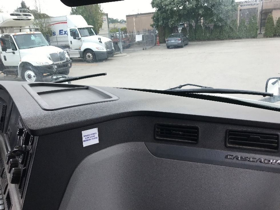 Sleeper Tractor-Heavy Duty Tractors-Freightliner-2020-T12664ST-Delta-BC-831,324\n\t\tkm-$ 76,500 - Image 14