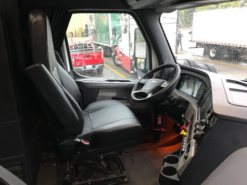 Sleeper Tractor-Heavy Duty Tractors-Freightliner-2020-T12664ST-Delta-BC-831,324\n\t\tkm-$ 76,500 - Image 15