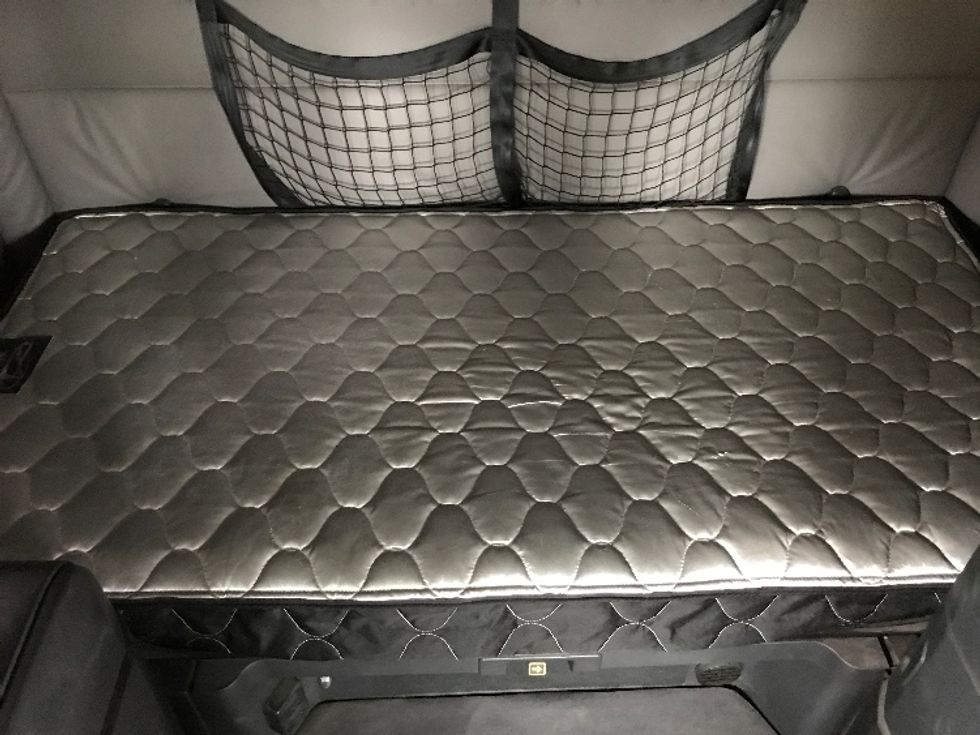 Sleeper Tractor-Heavy Duty Tractors-Freightliner-2020-T12664ST-Delta-BC-831,324\n\t\tkm-$ 76,500 - Image 17