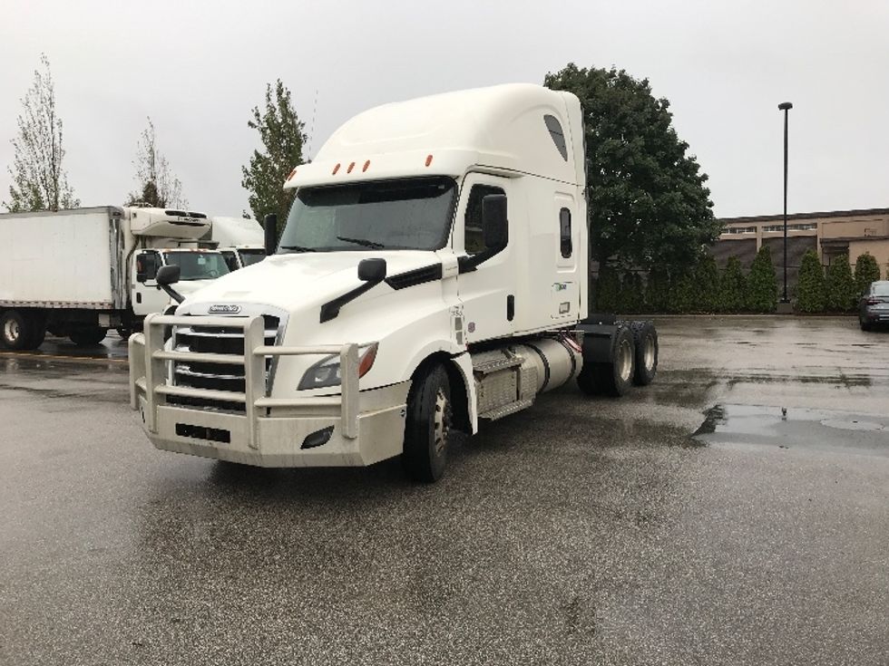 Sleeper Tractor-Heavy Duty Tractors-Freightliner-2020-T12664ST-Delta-BC-831,324\n\t\tkm-$ 76,500 - Image 3