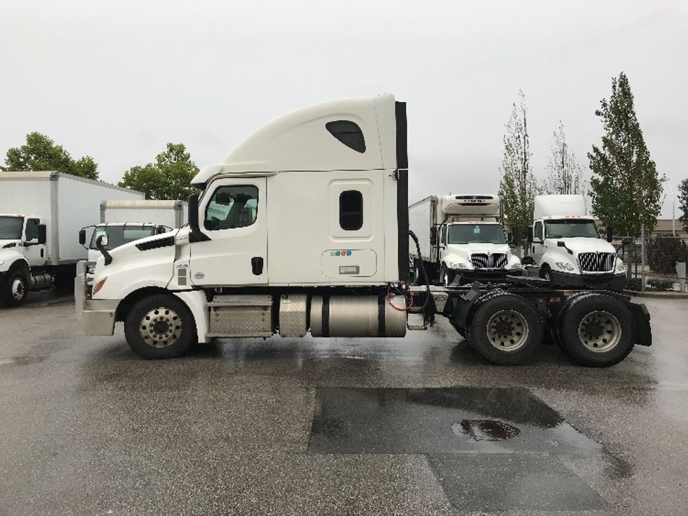 Sleeper Tractor-Heavy Duty Tractors-Freightliner-2020-T12664ST-Delta-BC-831,324\n\t\tkm-$ 76,500 - Image 4