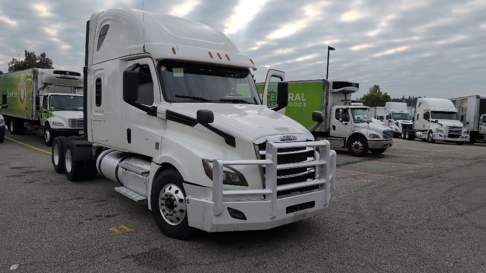 Sleeper Tractor-Heavy Duty Tractors-Freightliner-2020-T12664ST-Delta-BC-959,899\n\t\tkm-$ 70,250 - Image 1