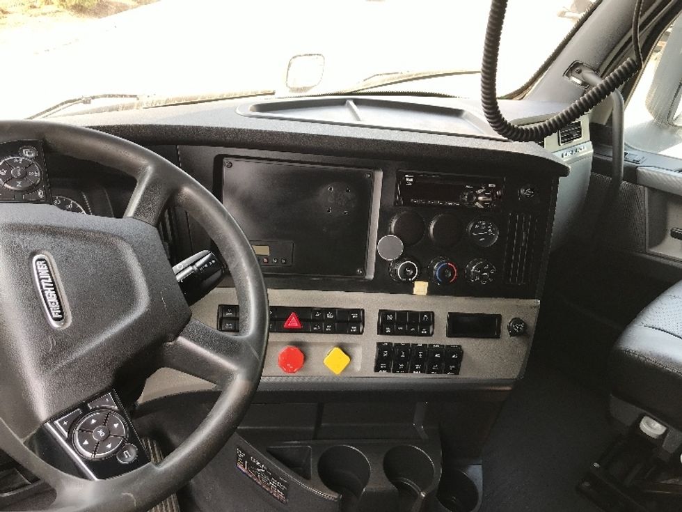 Sleeper Tractor-Heavy Duty Tractors-Freightliner-2020-T12664ST-Delta-BC-959,899\n\t\tkm-$ 70,250 - Image 12