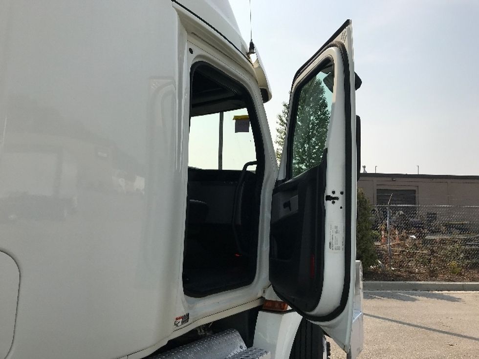 Sleeper Tractor-Heavy Duty Tractors-Freightliner-2020-T12664ST-Delta-BC-959,899\n\t\tkm-$ 70,250 - Image 13