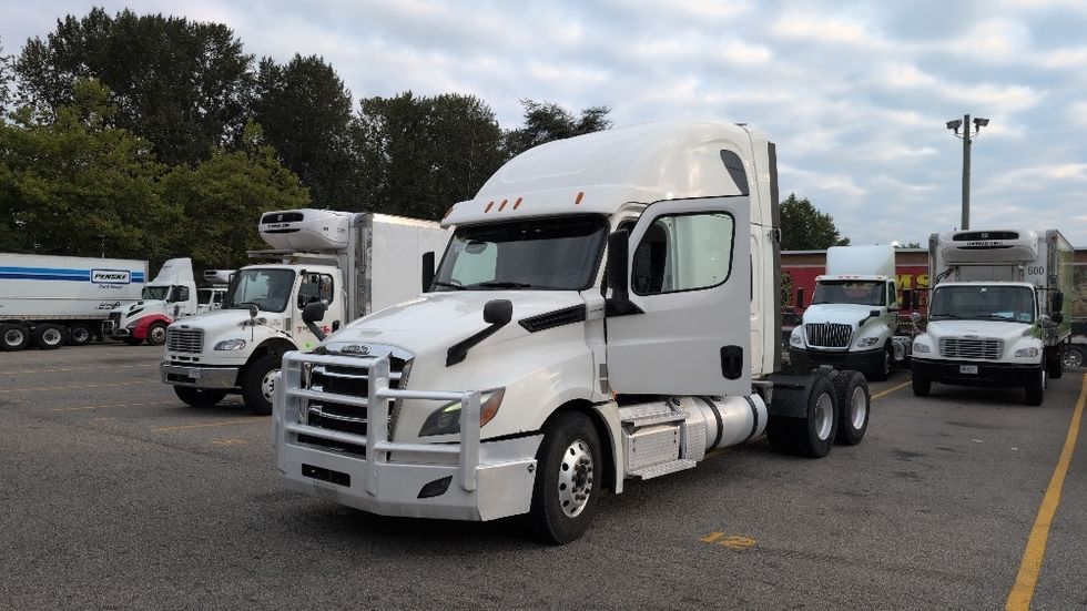 Sleeper Tractor-Heavy Duty Tractors-Freightliner-2020-T12664ST-Delta-BC-959,899\n\t\tkm-$ 70,250 - Image 3
