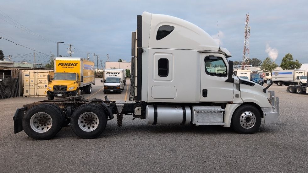 Sleeper Tractor-Heavy Duty Tractors-Freightliner-2020-T12664ST-Delta-BC-959,899\n\t\tkm-$ 70,250 - Image 8