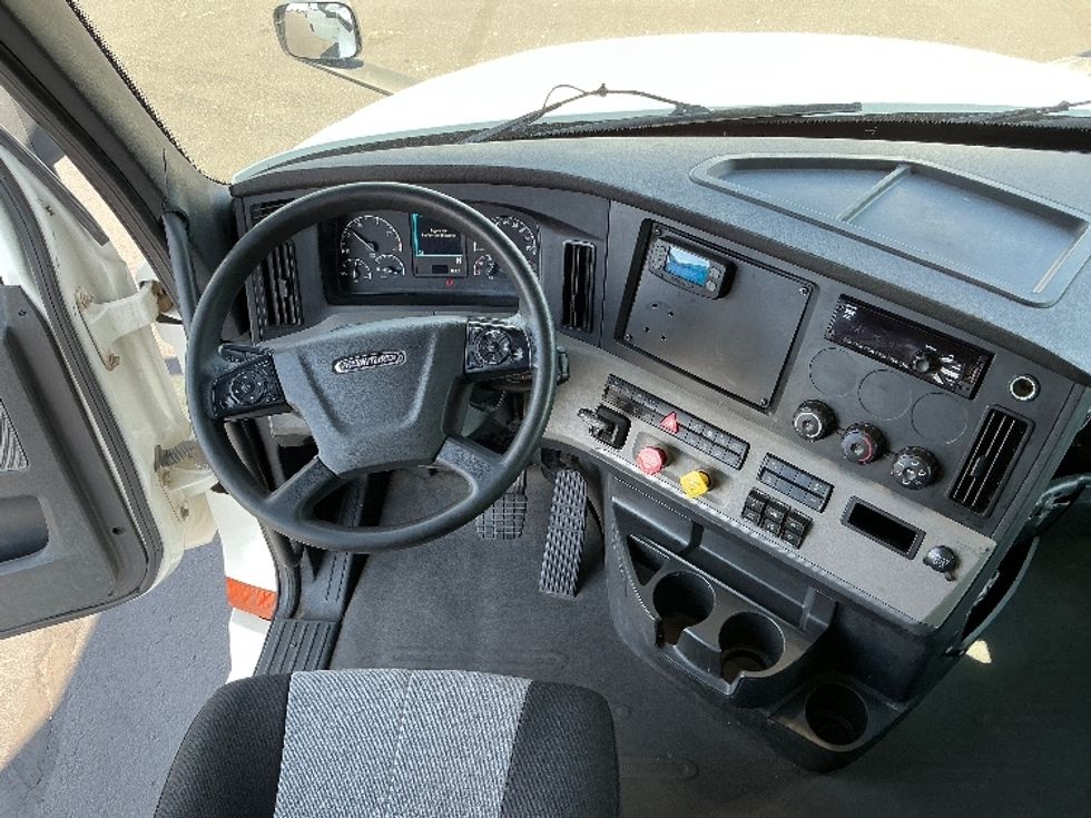 Sleeper Tractor-Heavy Duty Tractors-Freightliner-2020-T12664ST-Denver-CO-489,164\n\t\tmiles-$ 69,750 - Image 11