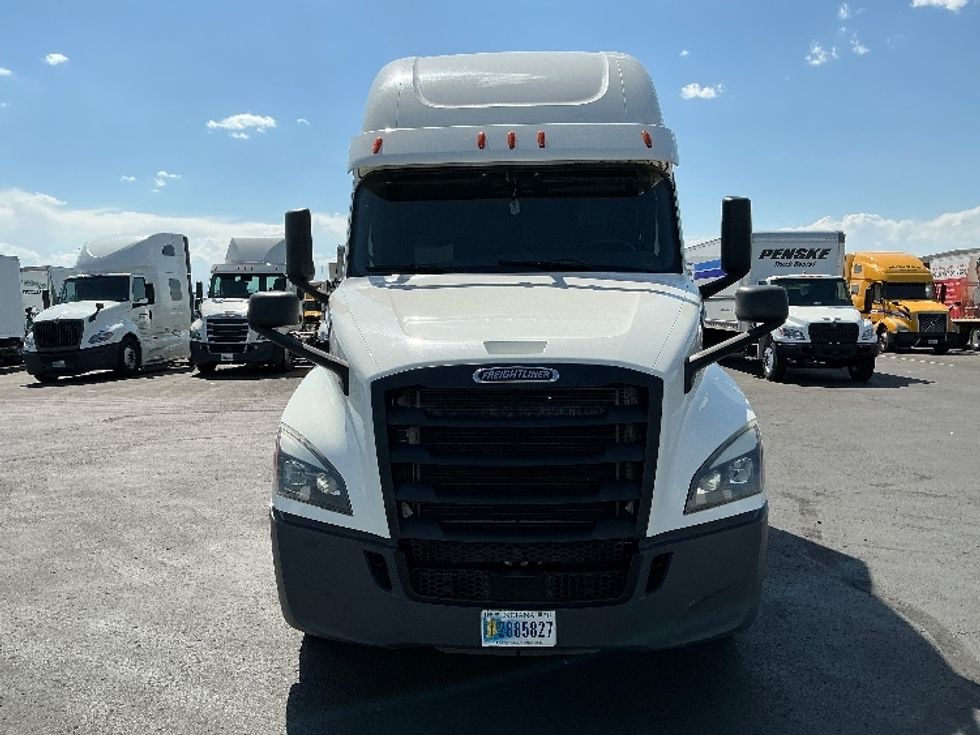 Sleeper Tractor-Heavy Duty Tractors-Freightliner-2020-T12664ST-Denver-CO-489,164\n\t\tmiles-$ 69,750 - Image 2