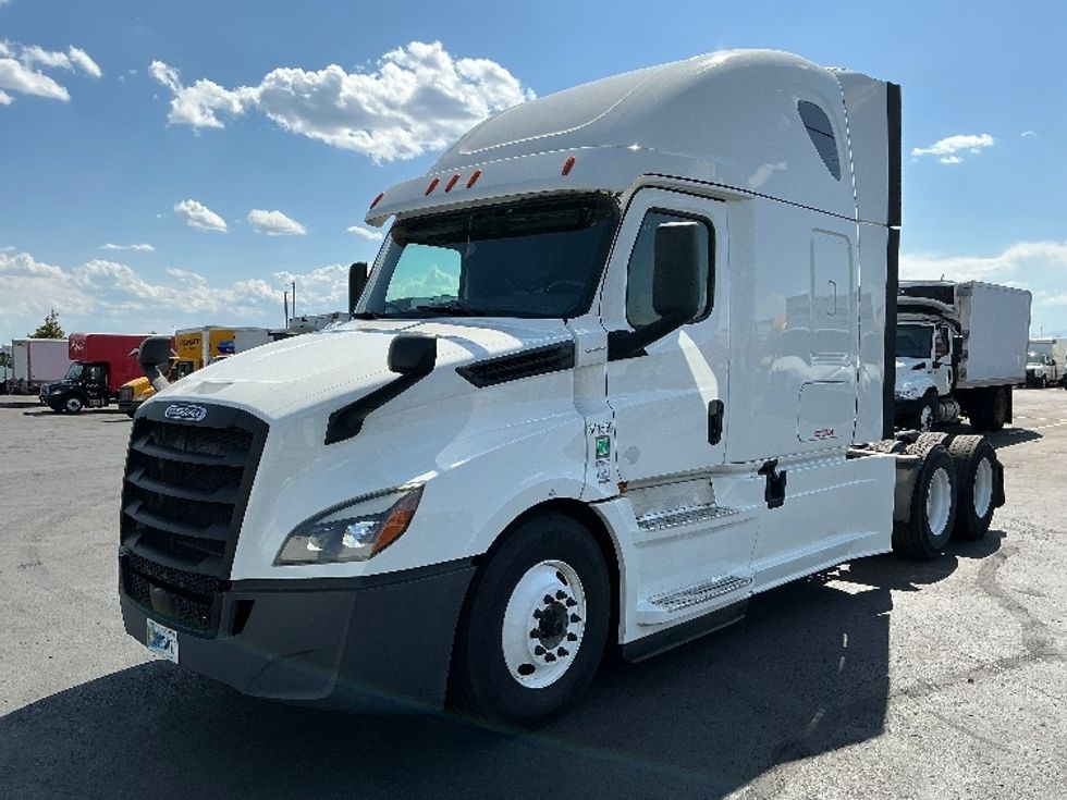 Sleeper Tractor-Heavy Duty Tractors-Freightliner-2020-T12664ST-Denver-CO-489,164\n\t\tmiles-$ 69,750 - Image 3