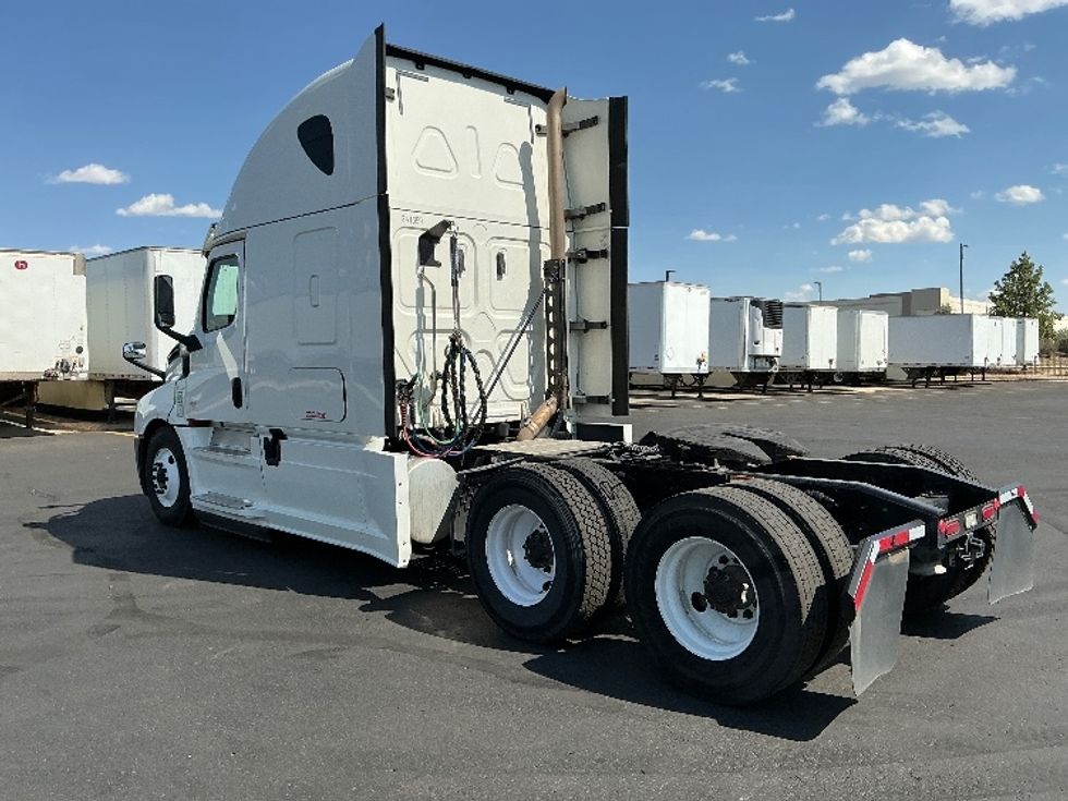 Sleeper Tractor-Heavy Duty Tractors-Freightliner-2020-T12664ST-Denver-CO-489,164\n\t\tmiles-$ 69,750 - Image 5