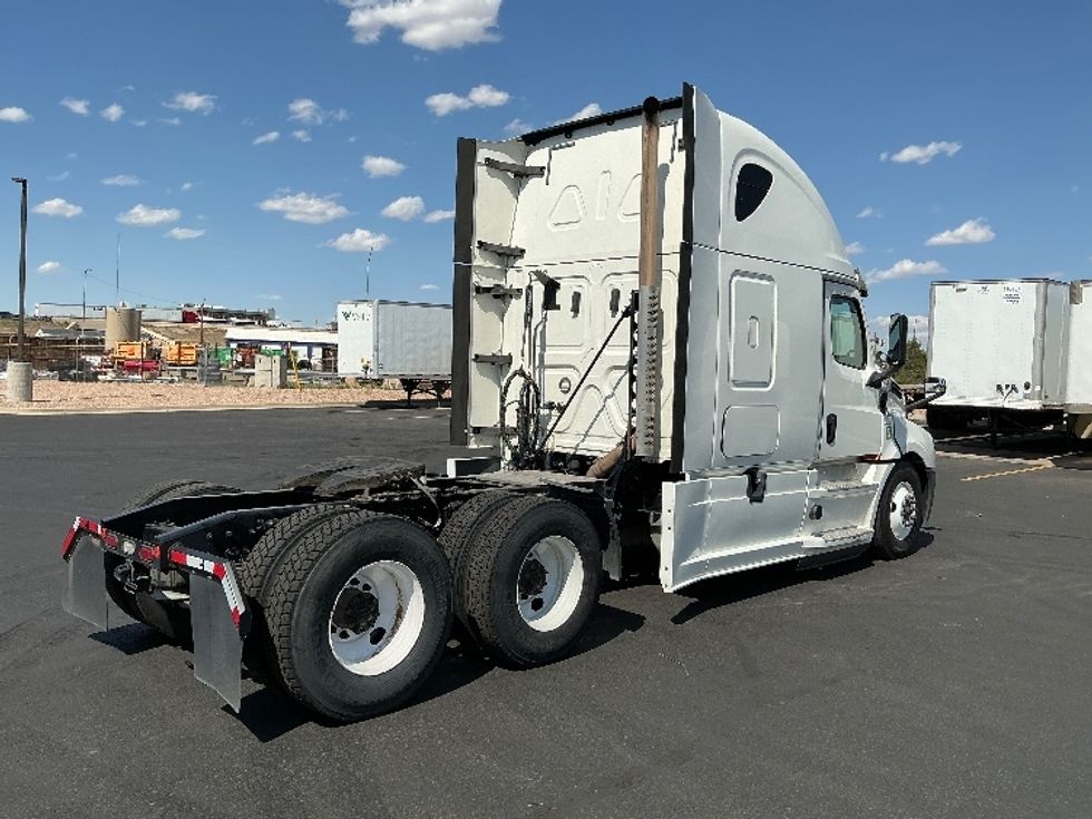 Sleeper Tractor-Heavy Duty Tractors-Freightliner-2020-T12664ST-Denver-CO-489,164\n\t\tmiles-$ 69,750 - Image 7