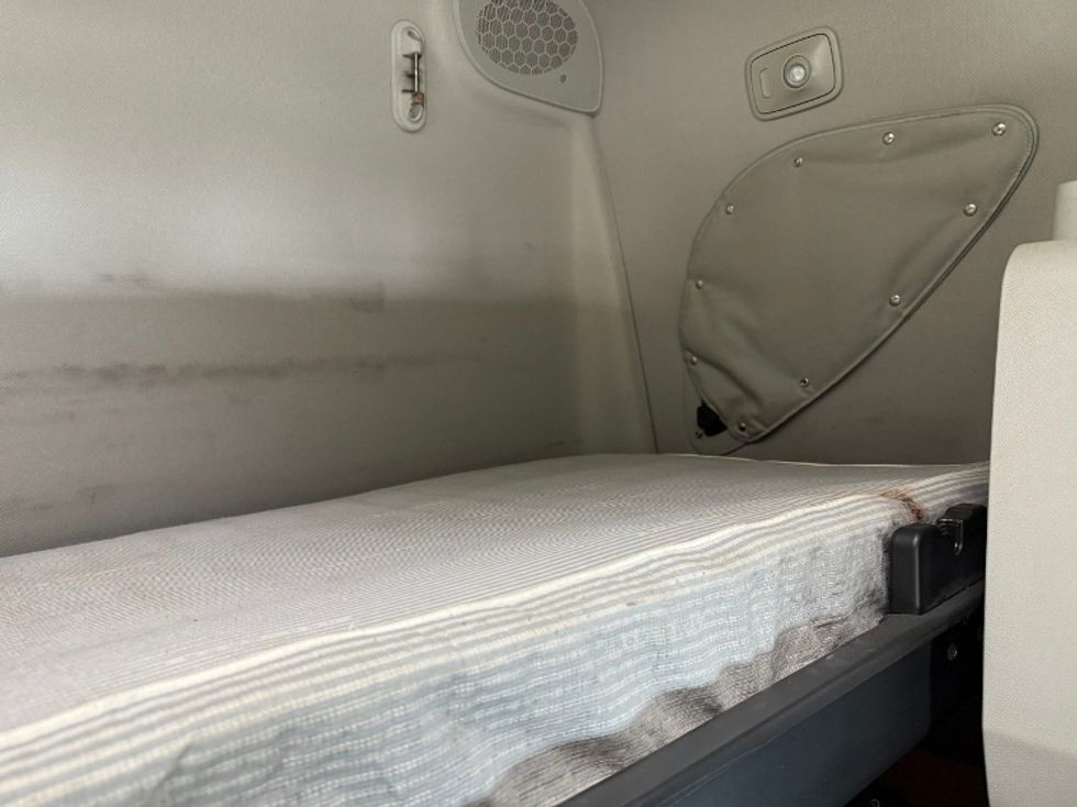 Sleeper Tractor-Heavy Duty Tractors-Freightliner-2020-T12664ST-Denver-CO-592,057\n\t\tmiles-$ 54,250 - Image 11