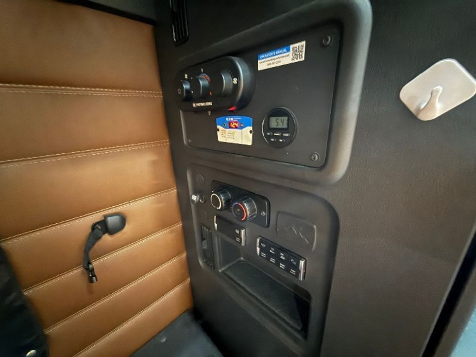 Sleeper Tractor-Heavy Duty Tractors-Freightliner-2020-T12664ST-Denver-CO-592,057\n\t\tmiles-$ 54,250 - Image 12