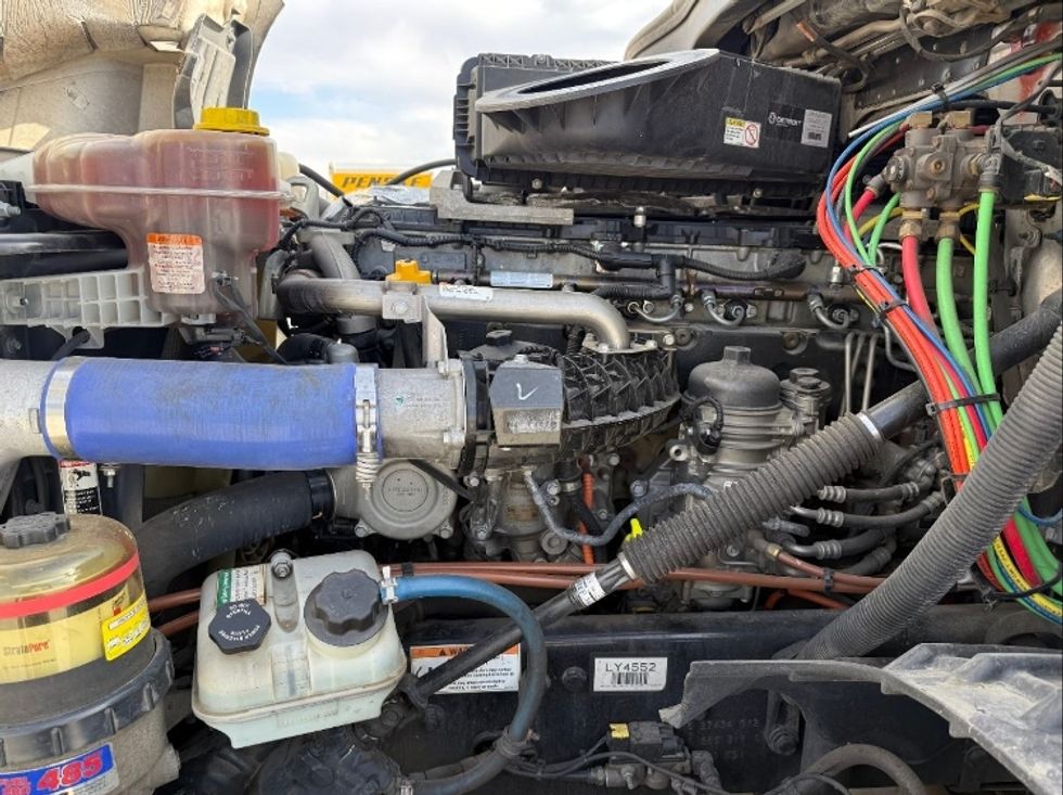 Sleeper Tractor-Heavy Duty Tractors-Freightliner-2020-T12664ST-Denver-CO-592,057\n\t\tmiles-$ 54,250 - Image 14