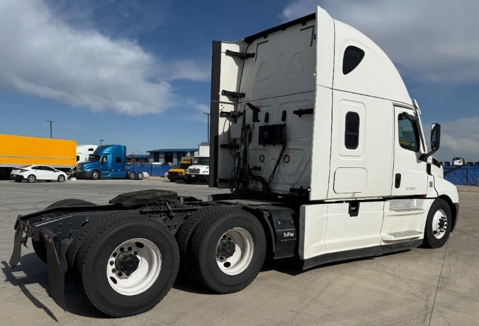 Sleeper Tractor-Heavy Duty Tractors-Freightliner-2020-T12664ST-Denver-CO-592,057\n\t\tmiles-$ 54,250 - Image 5