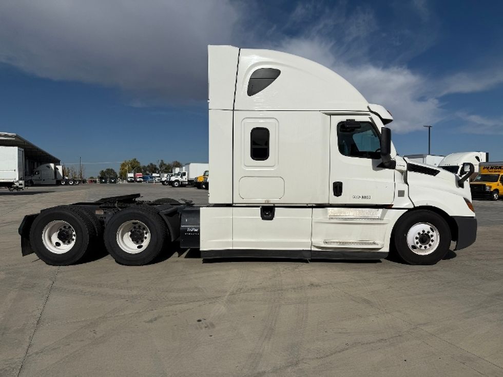 Sleeper Tractor-Heavy Duty Tractors-Freightliner-2020-T12664ST-Denver-CO-592,057\n\t\tmiles-$ 54,250 - Image 6