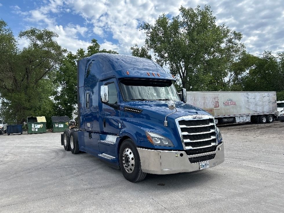 Sleeper Tractor-Heavy Duty Tractors-Freightliner-2020-T12664ST-Des Moines-IA-537,192\n\t\tmiles-$ 60,000 - Image 1