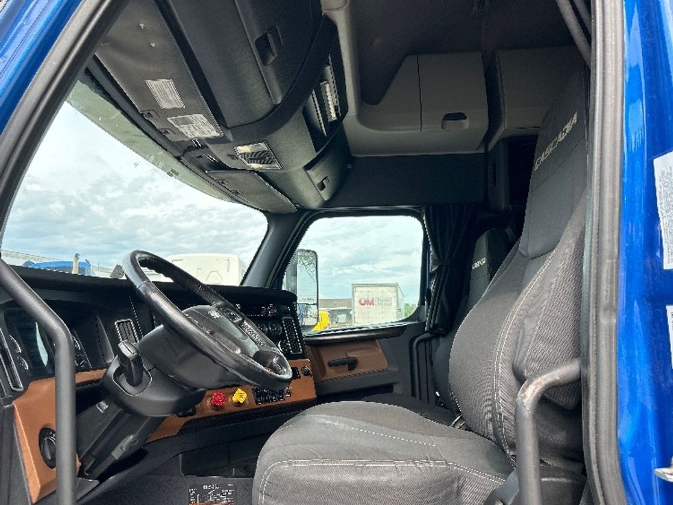 Sleeper Tractor-Heavy Duty Tractors-Freightliner-2020-T12664ST-Des Moines-IA-537,192\n\t\tmiles-$ 60,000 - Image 10