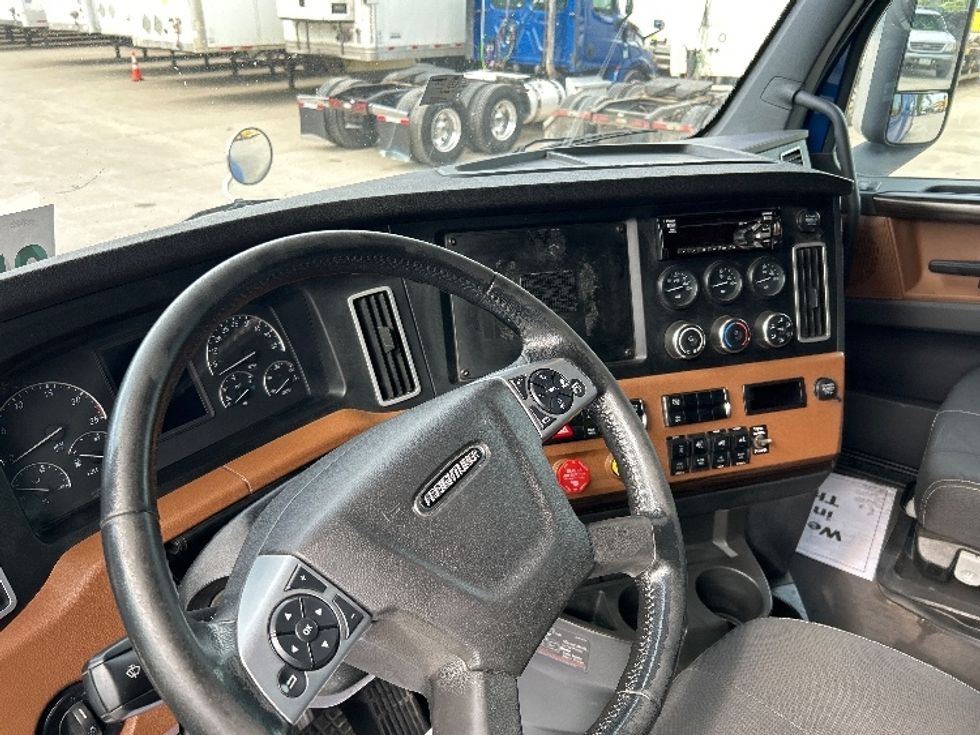 Sleeper Tractor-Heavy Duty Tractors-Freightliner-2020-T12664ST-Des Moines-IA-537,192\n\t\tmiles-$ 60,000 - Image 11