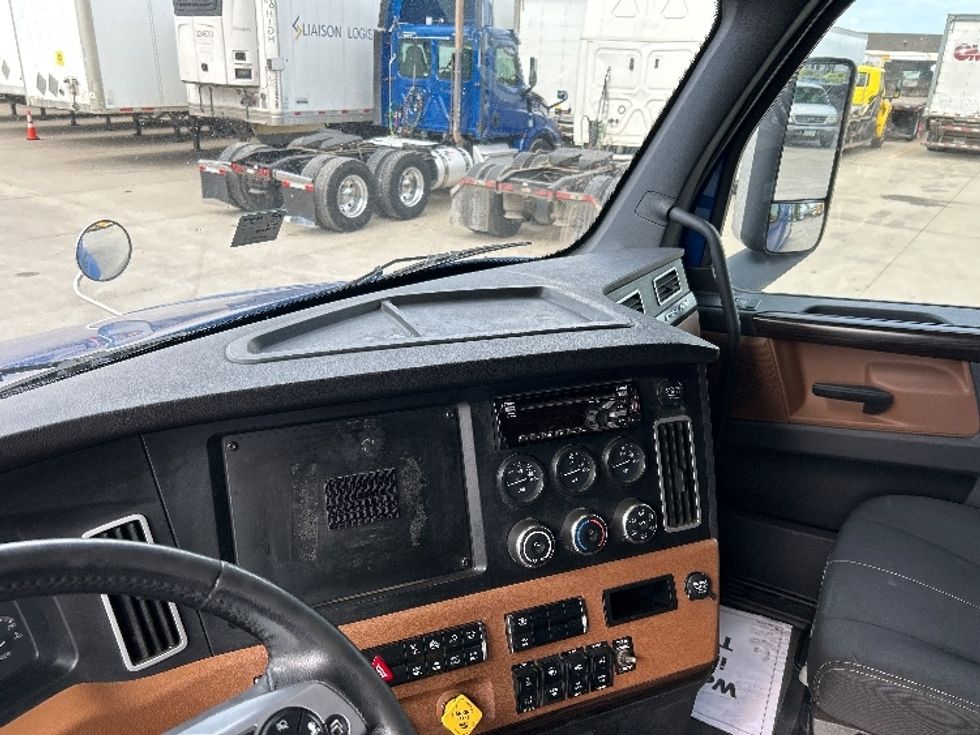 Sleeper Tractor-Heavy Duty Tractors-Freightliner-2020-T12664ST-Des Moines-IA-537,192\n\t\tmiles-$ 60,000 - Image 12