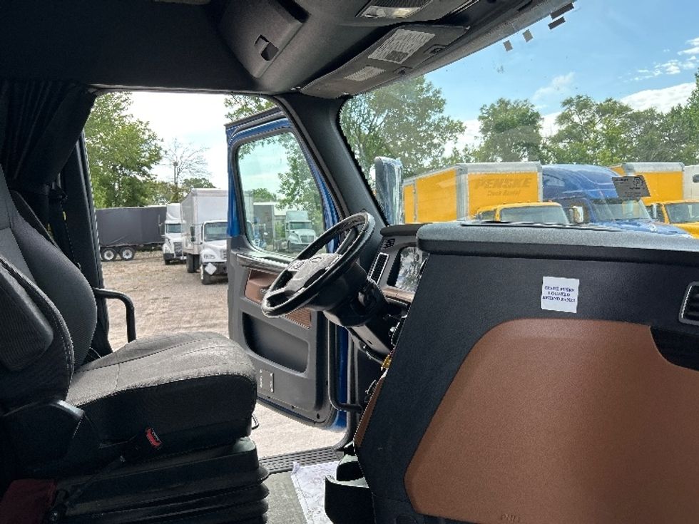 Sleeper Tractor-Heavy Duty Tractors-Freightliner-2020-T12664ST-Des Moines-IA-537,192\n\t\tmiles-$ 60,000 - Image 15