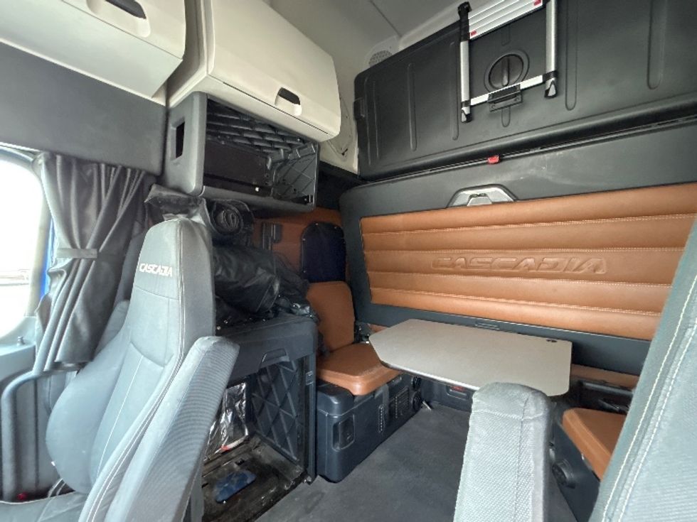 Sleeper Tractor-Heavy Duty Tractors-Freightliner-2020-T12664ST-Des Moines-IA-537,192\n\t\tmiles-$ 60,000 - Image 19