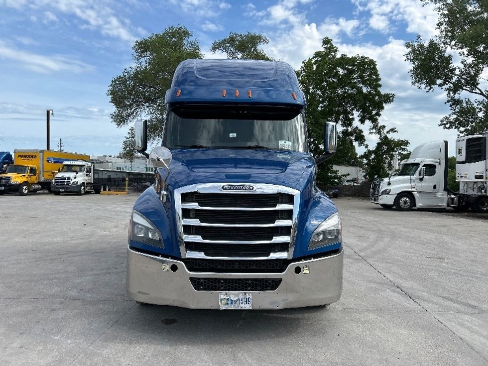 Sleeper Tractor-Heavy Duty Tractors-Freightliner-2020-T12664ST-Des Moines-IA-537,192\n\t\tmiles-$ 60,000 - Image 2
