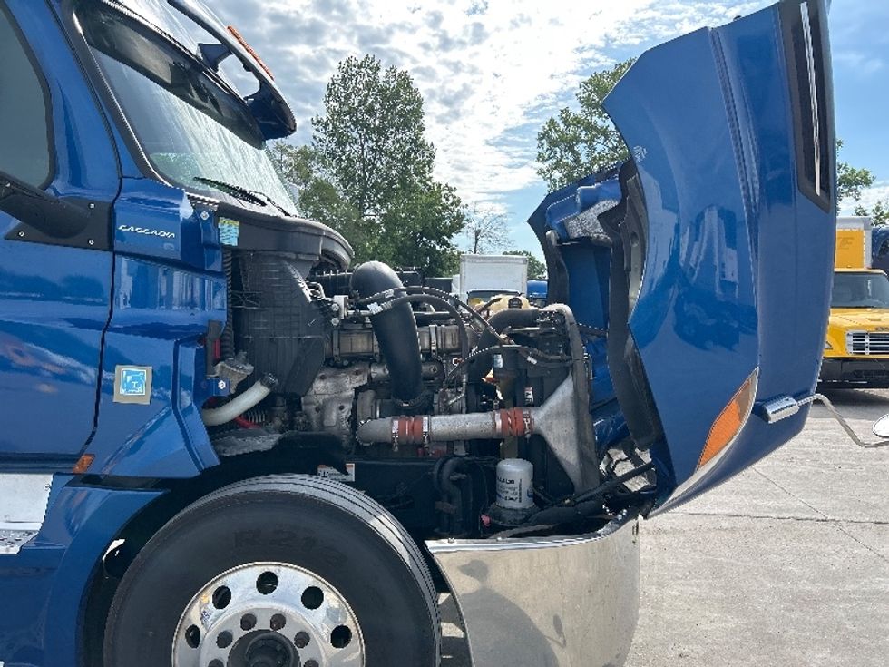 Sleeper Tractor-Heavy Duty Tractors-Freightliner-2020-T12664ST-Des Moines-IA-537,192\n\t\tmiles-$ 60,000 - Image 21