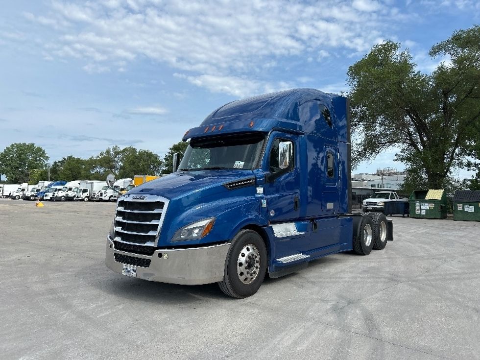Sleeper Tractor-Heavy Duty Tractors-Freightliner-2020-T12664ST-Des Moines-IA-537,192\n\t\tmiles-$ 60,000 - Image 3