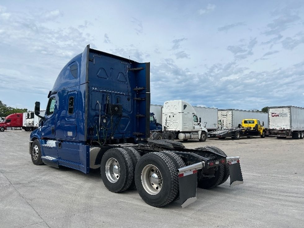 Sleeper Tractor-Heavy Duty Tractors-Freightliner-2020-T12664ST-Des Moines-IA-537,192\n\t\tmiles-$ 60,000 - Image 5