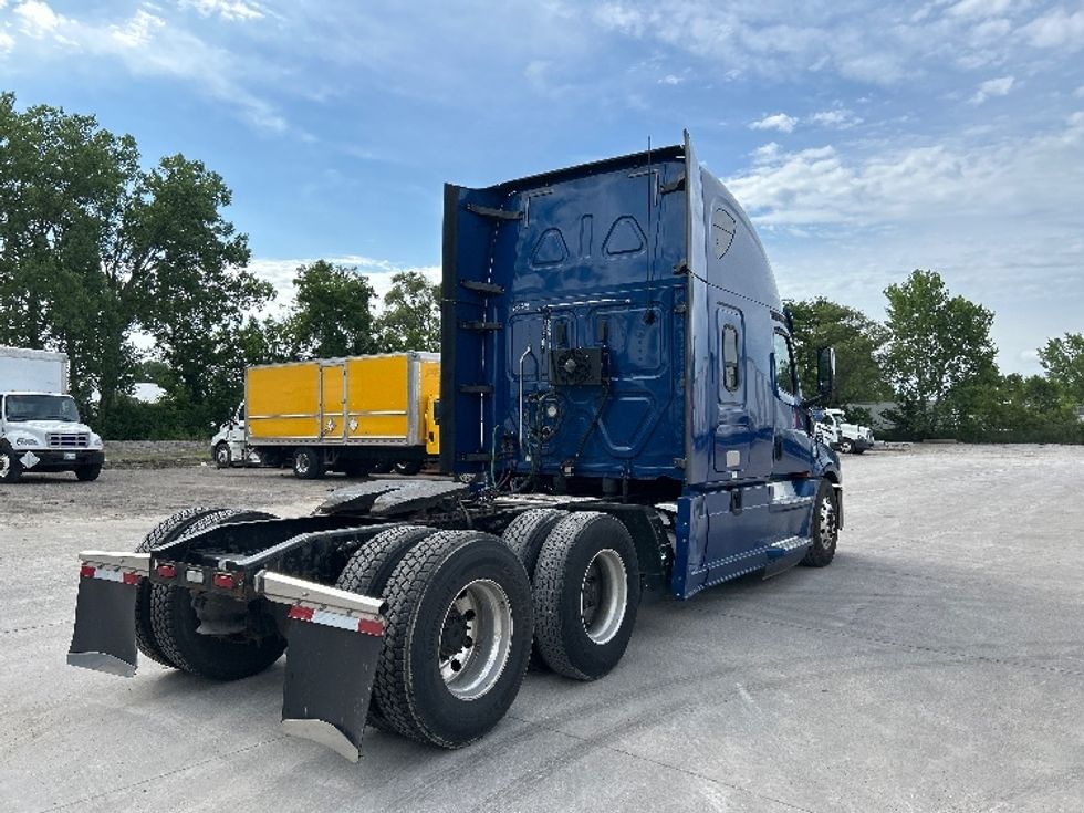 Sleeper Tractor-Heavy Duty Tractors-Freightliner-2020-T12664ST-Des Moines-IA-537,192\n\t\tmiles-$ 60,000 - Image 7