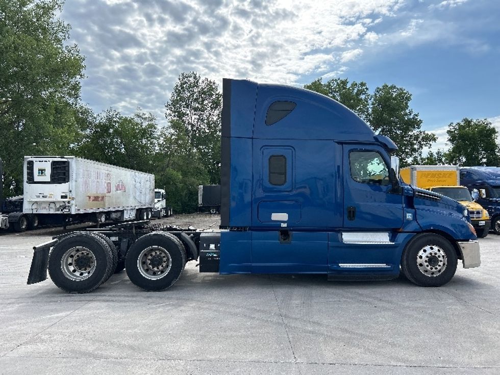 Sleeper Tractor-Heavy Duty Tractors-Freightliner-2020-T12664ST-Des Moines-IA-537,192\n\t\tmiles-$ 60,000 - Image 8