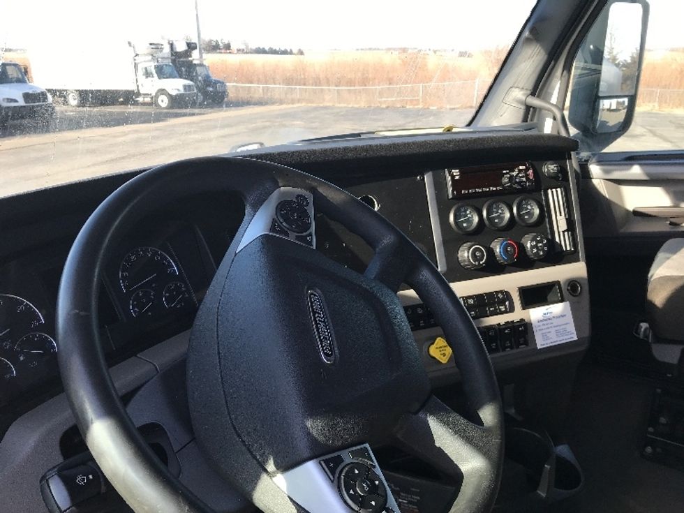 Sleeper Tractor-Heavy Duty Tractors-Freightliner-2020-T12664ST-Des Moines-IA-565,025\n\t\tmiles-$ 54,500 - Image 10