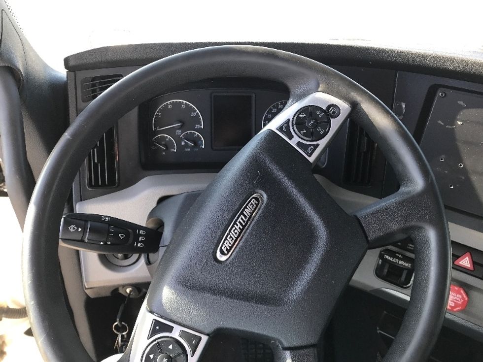 Sleeper Tractor-Heavy Duty Tractors-Freightliner-2020-T12664ST-Des Moines-IA-565,025\n\t\tmiles-$ 54,500 - Image 11