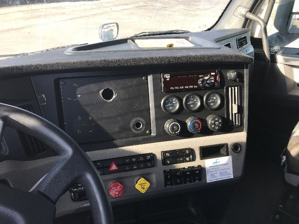 Sleeper Tractor-Heavy Duty Tractors-Freightliner-2020-T12664ST-Des Moines-IA-565,025\n\t\tmiles-$ 54,500 - Image 12