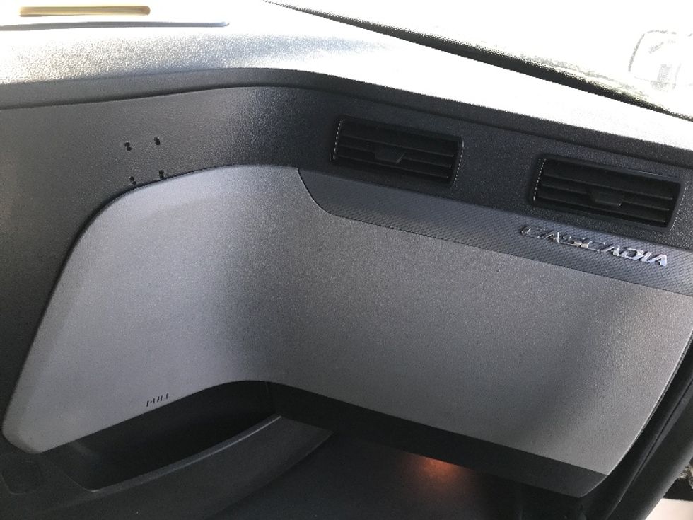 Sleeper Tractor-Heavy Duty Tractors-Freightliner-2020-T12664ST-Des Moines-IA-565,025\n\t\tmiles-$ 54,500 - Image 14