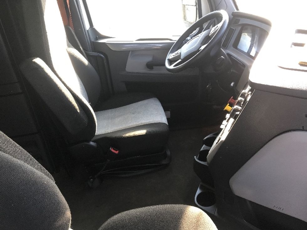 Sleeper Tractor-Heavy Duty Tractors-Freightliner-2020-T12664ST-Des Moines-IA-565,025\n\t\tmiles-$ 54,500 - Image 15