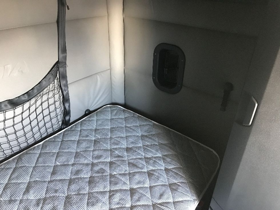 Sleeper Tractor-Heavy Duty Tractors-Freightliner-2020-T12664ST-Des Moines-IA-565,025\n\t\tmiles-$ 54,500 - Image 18