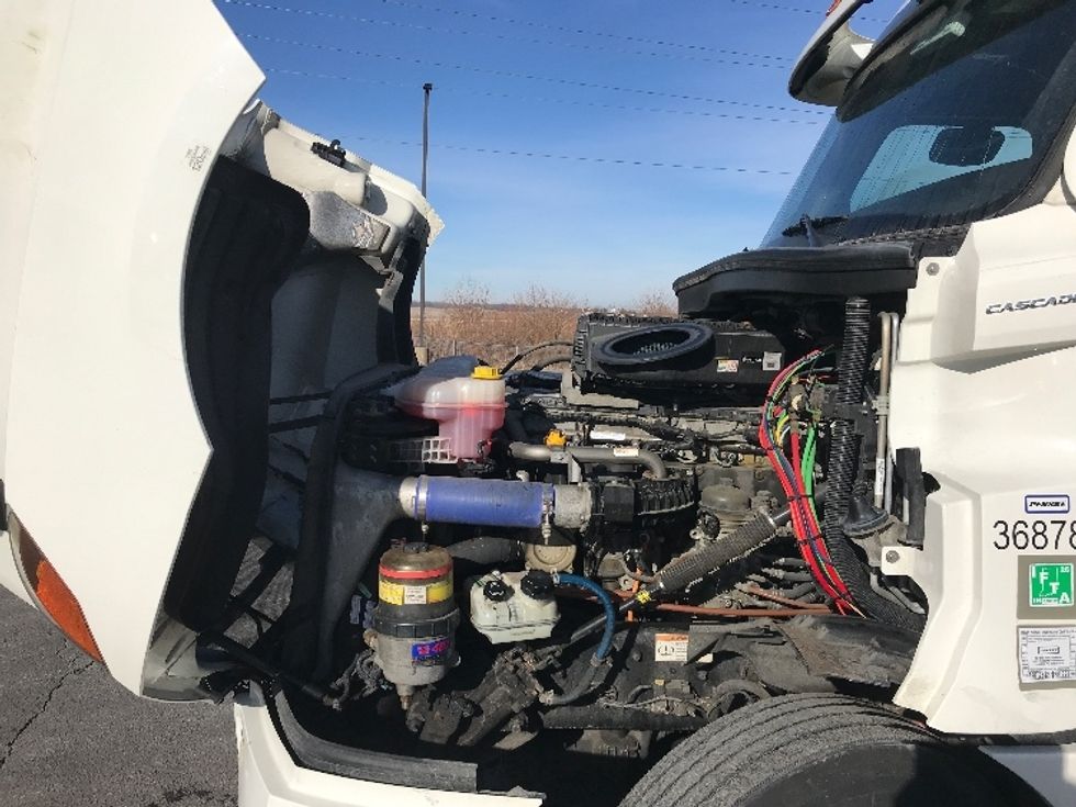 Sleeper Tractor-Heavy Duty Tractors-Freightliner-2020-T12664ST-Des Moines-IA-565,025\n\t\tmiles-$ 54,500 - Image 21