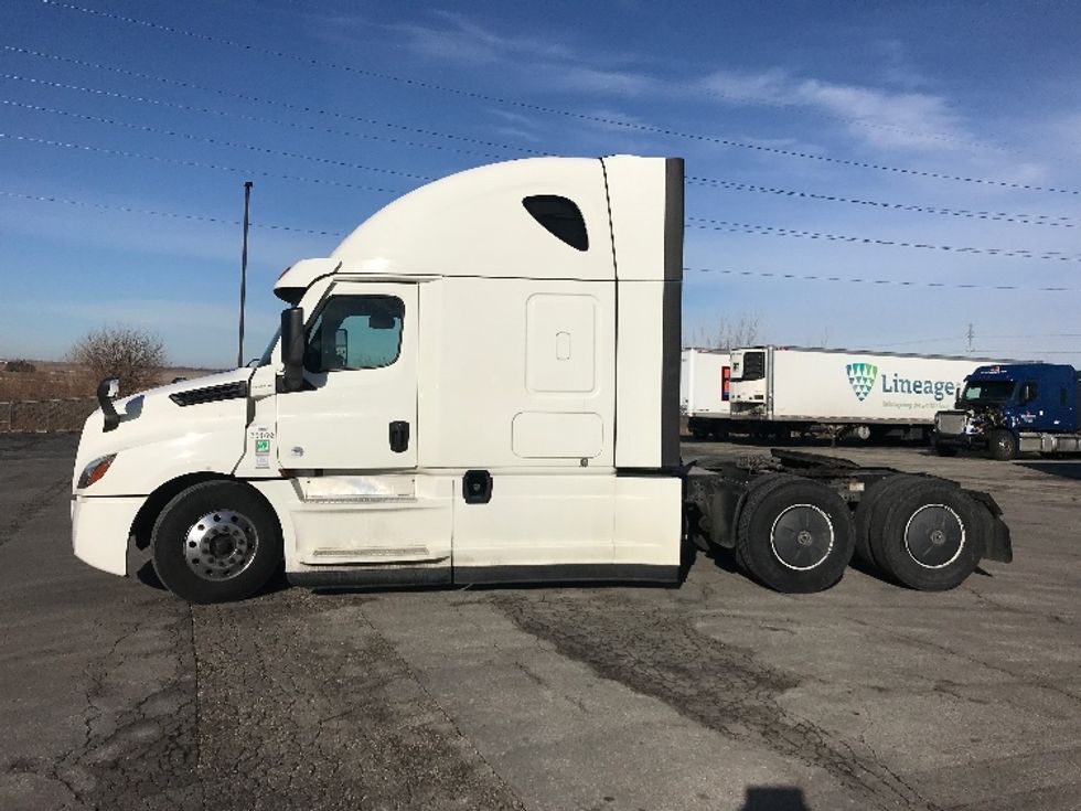 Sleeper Tractor-Heavy Duty Tractors-Freightliner-2020-T12664ST-Des Moines-IA-565,025\n\t\tmiles-$ 54,500 - Image 4