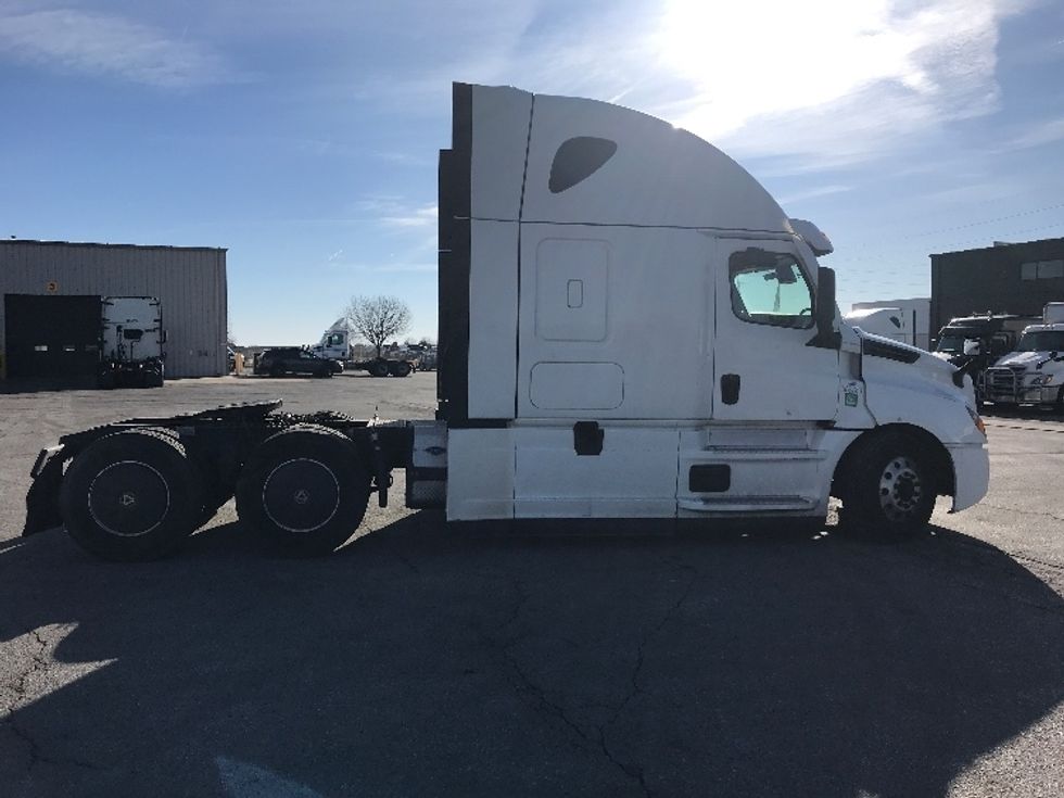 Sleeper Tractor-Heavy Duty Tractors-Freightliner-2020-T12664ST-Des Moines-IA-565,025\n\t\tmiles-$ 54,500 - Image 8