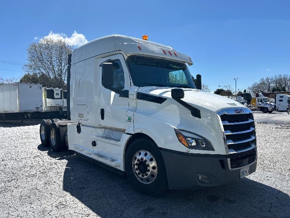 Sleeper Tractor-Heavy Duty Tractors-Freightliner-2020-T12664ST-Duluth-GA-388,679\n\t\tmiles-$ 64,500 - Image 1
