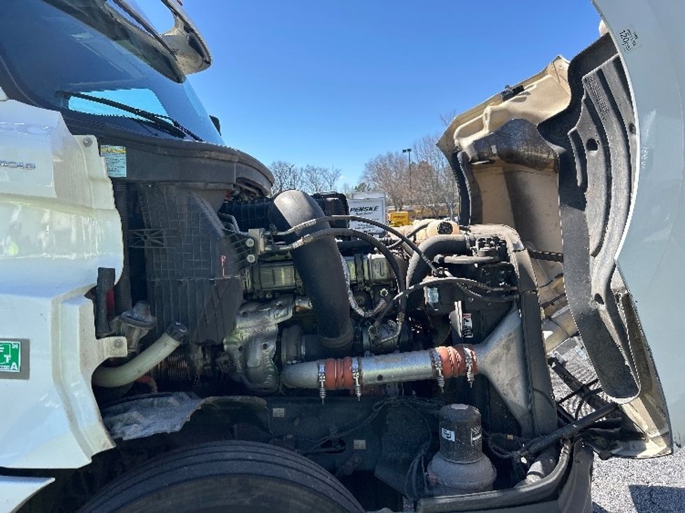 Sleeper Tractor-Heavy Duty Tractors-Freightliner-2020-T12664ST-Duluth-GA-388,679\n\t\tmiles-$ 64,500 - Image 20