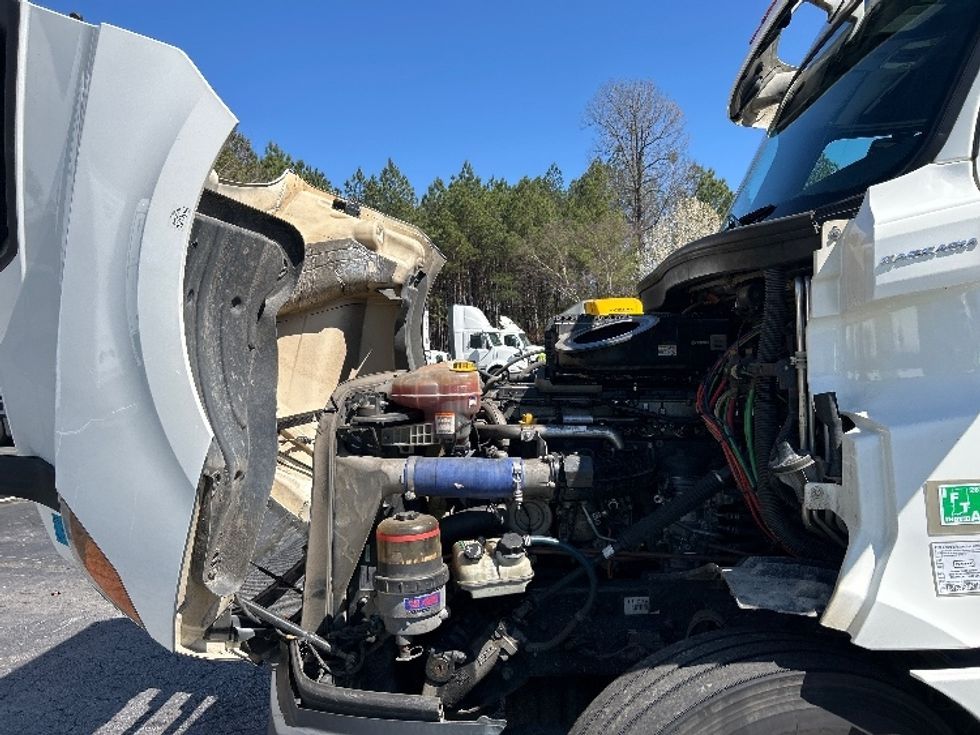 Sleeper Tractor-Heavy Duty Tractors-Freightliner-2020-T12664ST-Duluth-GA-388,679\n\t\tmiles-$ 64,500 - Image 21