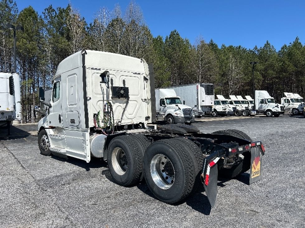 Sleeper Tractor-Heavy Duty Tractors-Freightliner-2020-T12664ST-Duluth-GA-388,679\n\t\tmiles-$ 64,500 - Image 5