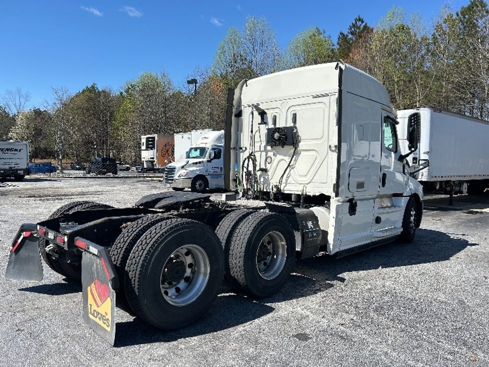 Sleeper Tractor-Heavy Duty Tractors-Freightliner-2020-T12664ST-Duluth-GA-388,679\n\t\tmiles-$ 64,500 - Image 7