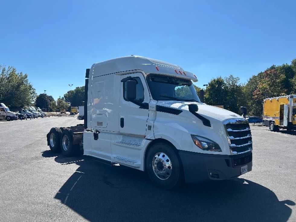 Sleeper Tractor-Heavy Duty Tractors-Freightliner-2020-T12664ST-Duluth-GA-489,406\n\t\tmiles-$ 67,250 - Image 1